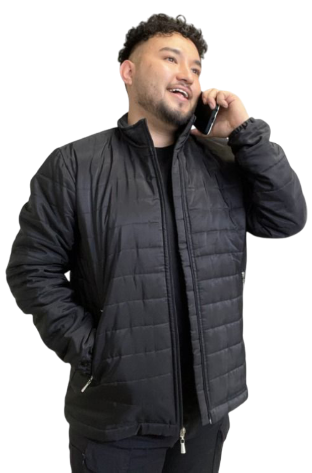 Modelo con uniforme personalizado Belfast